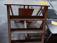 Lot 40 - houten trapje en rolkarretjes - afbeelding 2 van  2