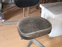 Lot 40 - industriële bureaustoel - afbeelding 1 van  3
