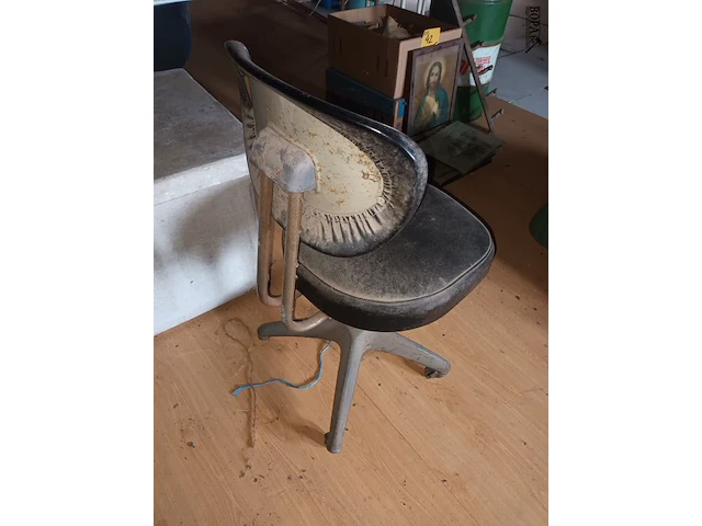 Lot 40 - industriële bureaustoel - afbeelding 3 van  3