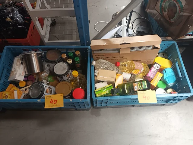Lot 40 - keuken benodigdheden. 3 bakken - afbeelding 1 van  5