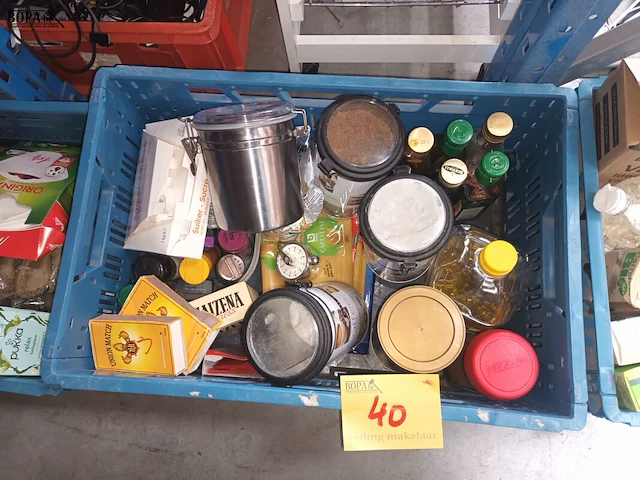 Lot 40 - keuken benodigdheden. 3 bakken - afbeelding 4 van  5