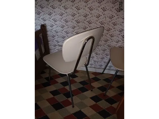 Lot 40 - keukenstoelen. 2 stuks - afbeelding 3 van  3