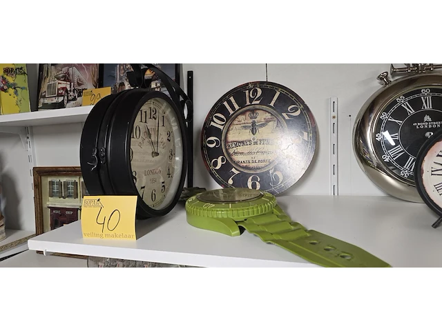 Lot 40 - muurklokken 3 stuks - afbeelding 1 van  4