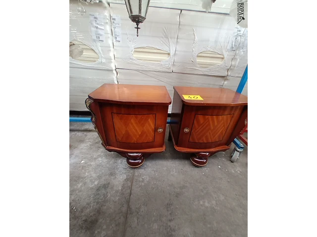 Lot 40 - nachtkastje. 2 stuks - afbeelding 1 van  8