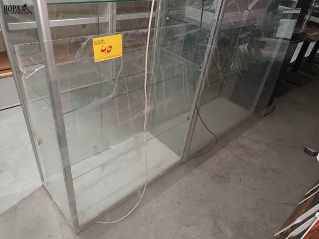 Lot 40 - plexi scherm - afbeelding 1 van  3
