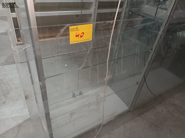 Lot 40 - plexi scherm - afbeelding 3 van  3