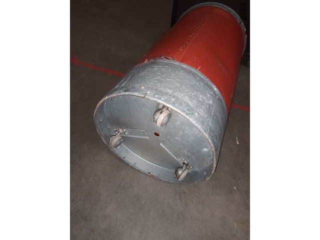 Lot 40 - rode ton op wielen. 2 stuks - afbeelding 4 van  4