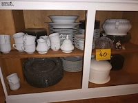 Lot 40 - servies. inhoud kast - afbeelding 1 van  5