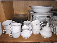 Lot 40 - servies. inhoud kast - afbeelding 5 van  5