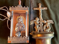 Lot 400 - grieks kapelletje /koperen wijwatervat, 2 stuks - afbeelding 1 van  5