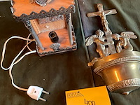 Lot 400 - grieks kapelletje /koperen wijwatervat, 2 stuks - afbeelding 3 van  5