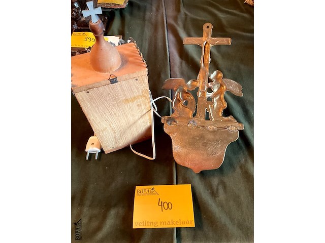 Lot 400 - grieks kapelletje /koperen wijwatervat, 2 stuks - afbeelding 5 van  5