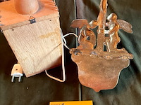 Lot 400 - grieks kapelletje /koperen wijwatervat, 2 stuks - afbeelding 5 van  5