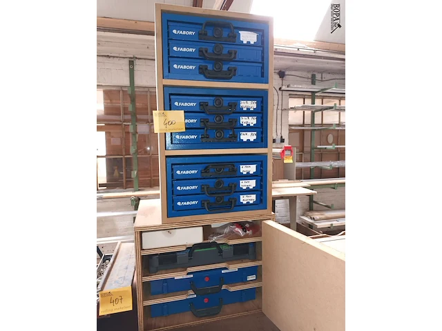 Lot 400 - koffers met messen voor pennenbank - afbeelding 1 van  4