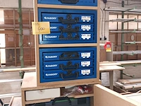 Lot 400 - koffers met messen voor pennenbank - afbeelding 1 van  4