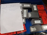 Lot 400 - koffers met messen voor pennenbank - afbeelding 2 van  4