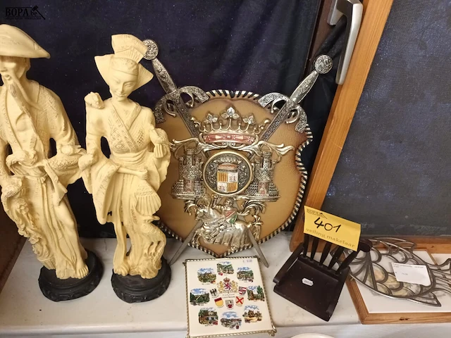 Lot 401 - decoratie. 8 stuks - afbeelding 1 van  4