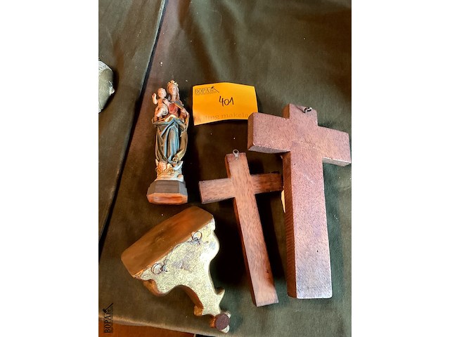 Lot 401 - kruisbeelden/beeldje maria op console in hout - afbeelding 3 van  4