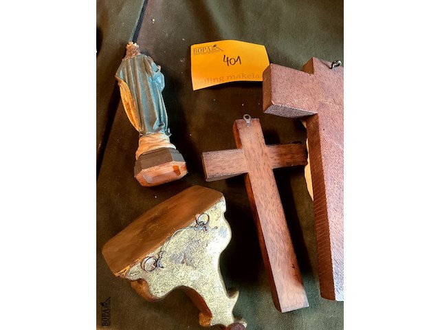 Lot 401 - kruisbeelden/beeldje maria op console in hout - afbeelding 4 van  4