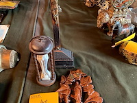 Lot 402 - religieuze objecten: kruisbeeld, maria in kapel, lourdessouv - afbeelding 1 van  5