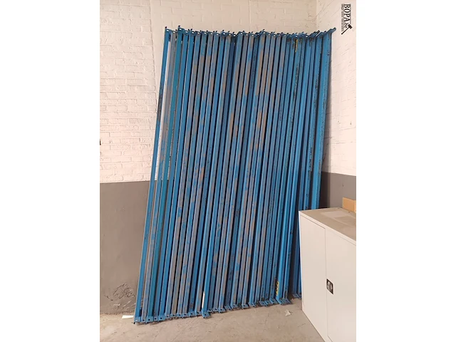 Lot 402 - stelling liggers. 29 stuks - afbeelding 2 van  2