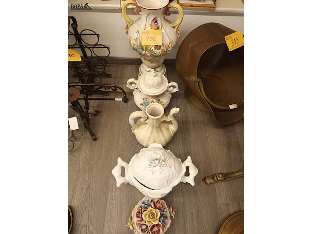 Lot 402 - vazen en potten in keramiek. 5 stuks - afbeelding 1 van  4