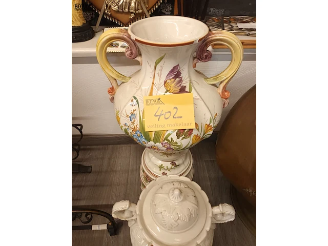 Lot 402 - vazen en potten in keramiek. 5 stuks - afbeelding 2 van  4