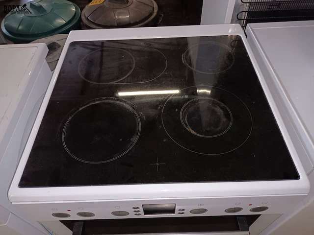 Lot 404 - elektrisch fornuis bosch - afbeelding 2 van  4