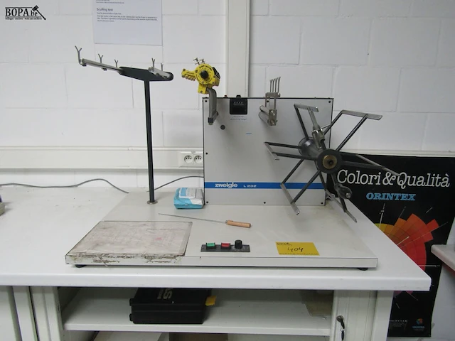 Lot 404 - garen testmachine - afbeelding 1 van  6