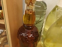 Lot 405 - factice drankenflessen. 4 stuks - afbeelding 2 van  4