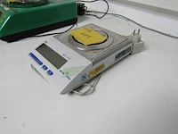 Lot 405 - precisie weegschaal metler toledo - afbeelding 3 van  4