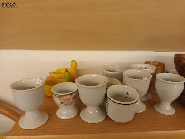 Lot 407 - eierdopjes. 30 stuks - afbeelding 2 van  4