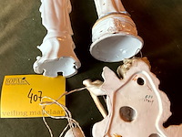 Lot 407 - italiaanse engeltjes lichtjes/biscuit madonna/porselein mado - afbeelding 4 van  4