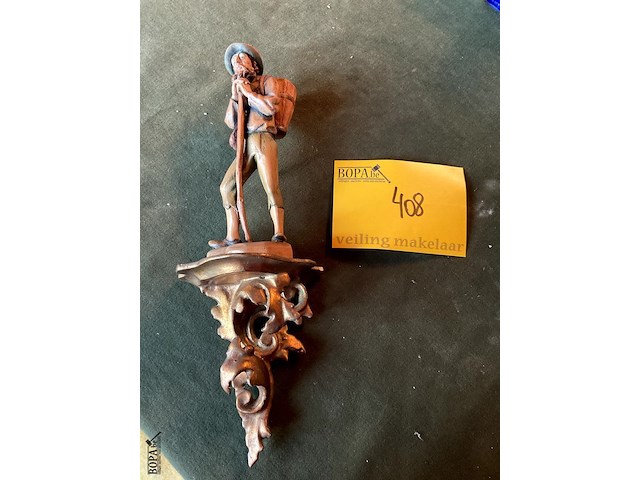 Lot 408 - houten herder op console, 2 stuks - afbeelding 3 van  3