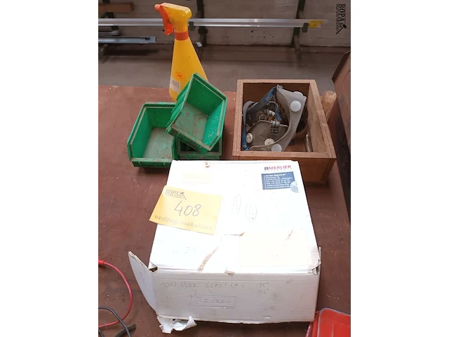 Lot 408 - messen en sorteerbakjes - afbeelding 1 van  3
