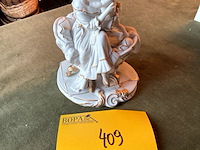 Lot 409 - gina wit met goud beeldje - afbeelding 1 van  2