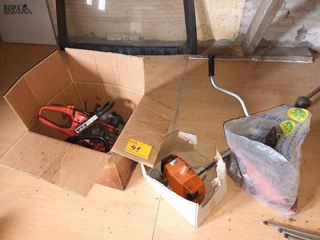 Lot 41 - bosmaaier stihl en onderdelen kettingzaag - afbeelding 1 van  7