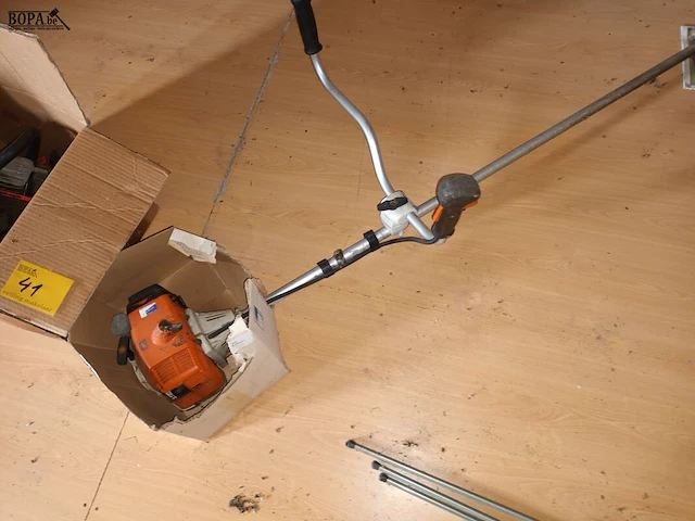 Lot 41 - bosmaaier stihl en onderdelen kettingzaag - afbeelding 2 van  7