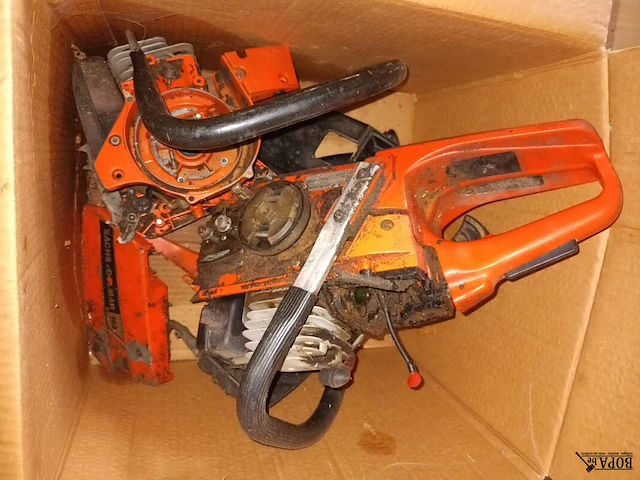 Lot 41 - bosmaaier stihl en onderdelen kettingzaag - afbeelding 4 van  7