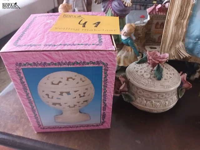 Lot 41 - decoratie. 8 stuks - afbeelding 5 van  5