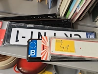 Lot 41 - diverse nummerplaat houders ong 8 stuks - afbeelding 1 van  4