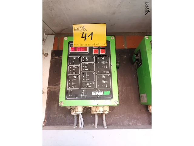 Lot 41 - emi stalventilatie besturing met motor - afbeelding 1 van  3