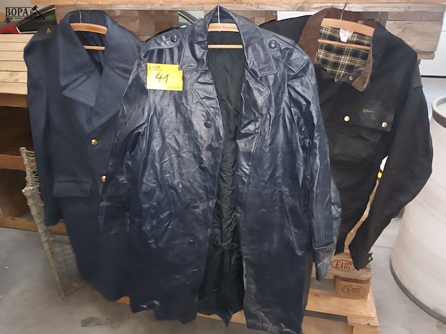 Lot 41 - herenjas. 3 stuks - afbeelding 1 van  5