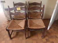 Lot 41 - houten eetkamerstoelen. 4 stuks - afbeelding 1 van  3