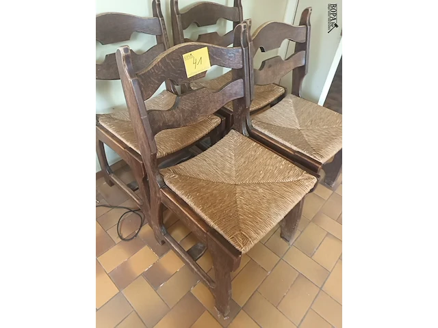 Lot 41 - houten eetkamerstoelen. 4 stuks - afbeelding 2 van  3