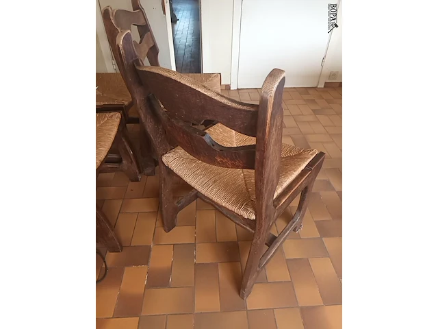 Lot 41 - houten eetkamerstoelen. 4 stuks - afbeelding 3 van  3