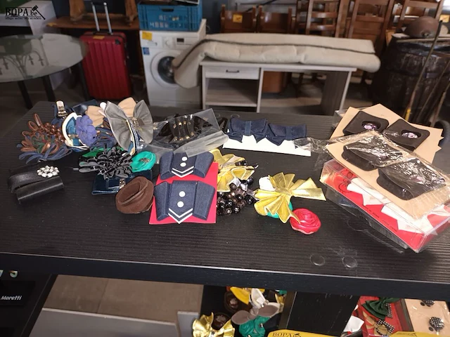 Lot 41 - kledij accessoires - afbeelding 2 van  5
