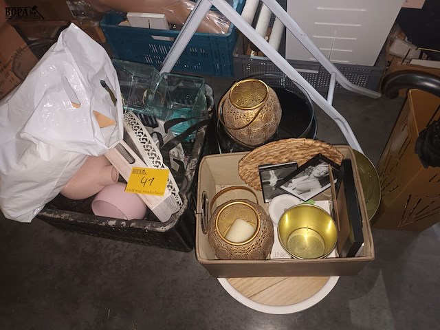 Lot 41 - lot decoratie - afbeelding 1 van  5