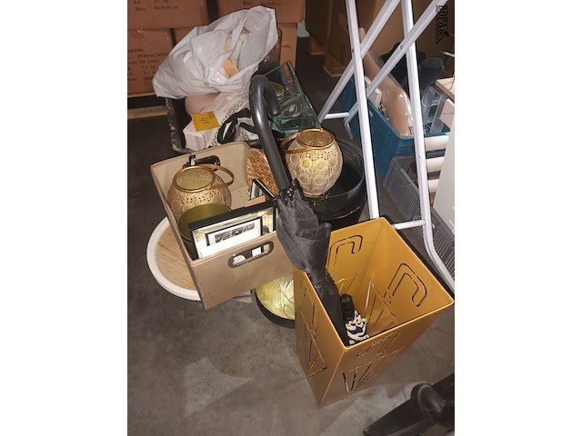 Lot 41 - lot decoratie - afbeelding 2 van  5