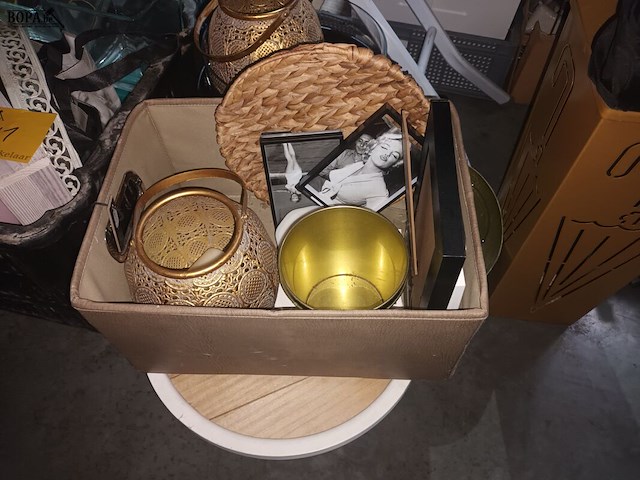 Lot 41 - lot decoratie - afbeelding 3 van  5